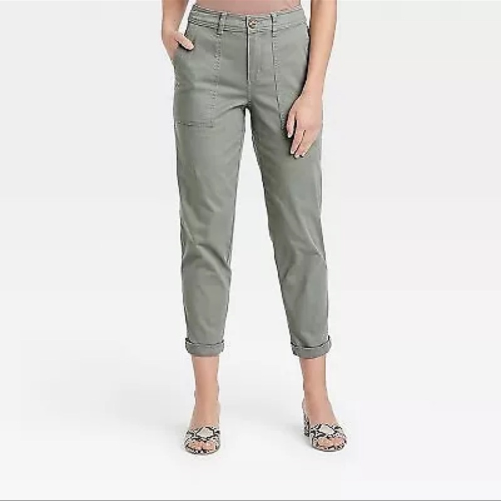 A new day olive cargo pants in size 16